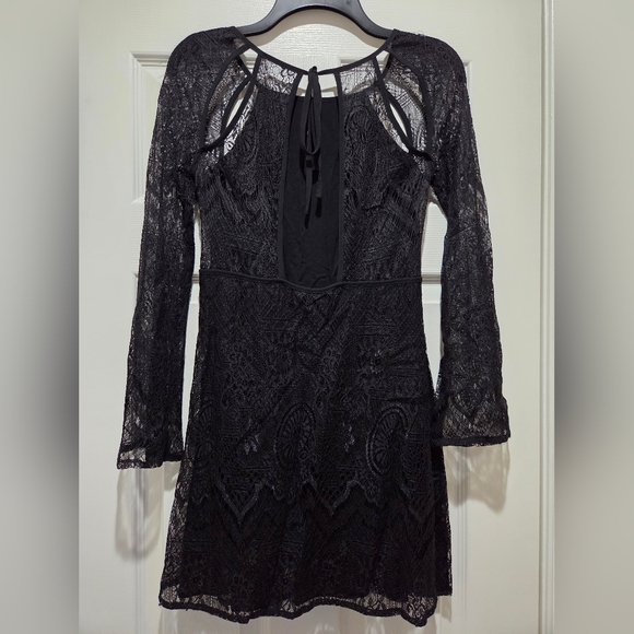Lucca Couture Elegant Black Lace Dress - Picture 2 of 7